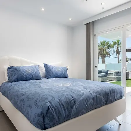 Вилла Luxurious 5* - 300m2 - Private Heated Pool - Garage - Wifi *