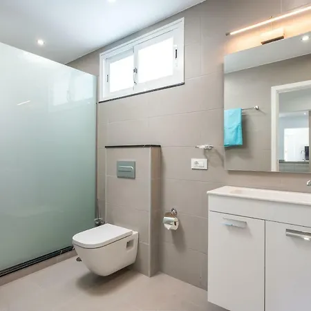 Luxurious 5* - 300m2 - Private Heated Pool - Garage - Wifi