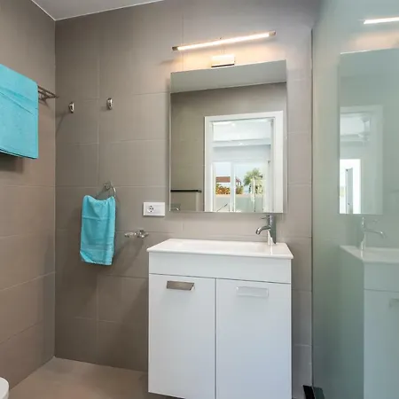 Luxurious 5* - 300m2 - Private Heated Pool - Garage - Wifi Вилла Эль-Пальмар