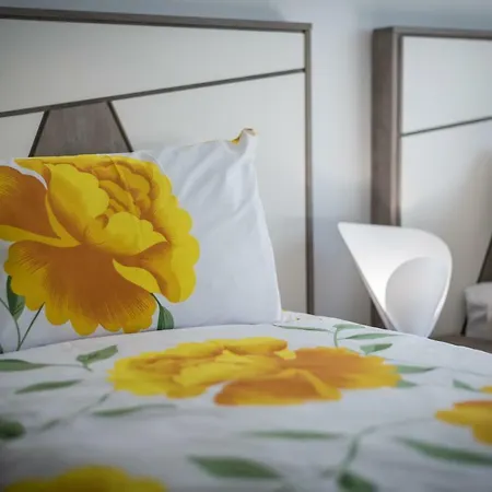 Luxurious 5* - 300m2 - Private Heated Pool - Garage - Wifi *