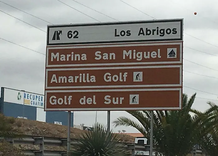 Luxurious 5* - 300m2 - Private Heated Pool - Garage - Wifi فيلة *