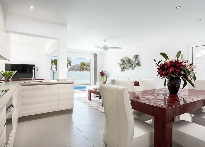 Luxurious 5* - 300m2 - Private Heated Pool - Garage - Wifi * بالم مار