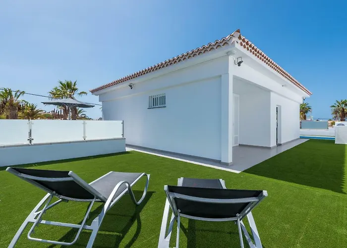 Luxurious 5* - 300m2 - Private Heated Pool - Garage - Wifi 别墅 *