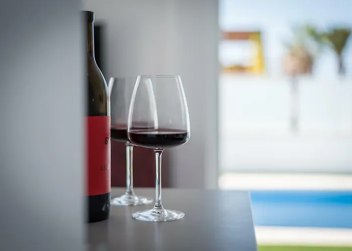 Luxurious 5* - 300m2 - Private Heated Pool - Garage - Wifi *