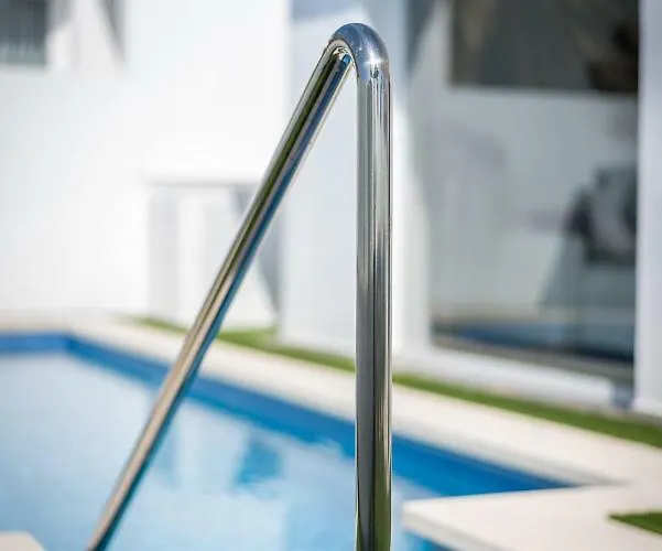 Luxurious 5* - 300m2 - Private Heated Pool - Garage - Wifi *