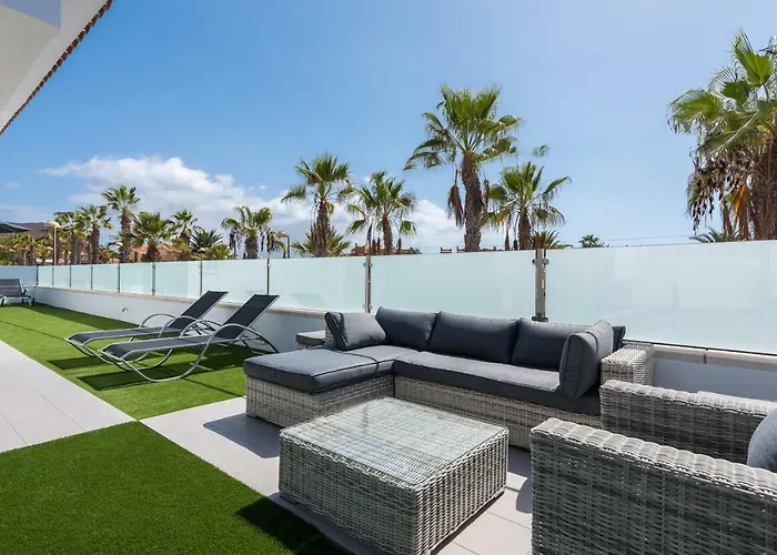 Luxurious 5* - 300m2 - Private Heated Pool - Garage - Wifi