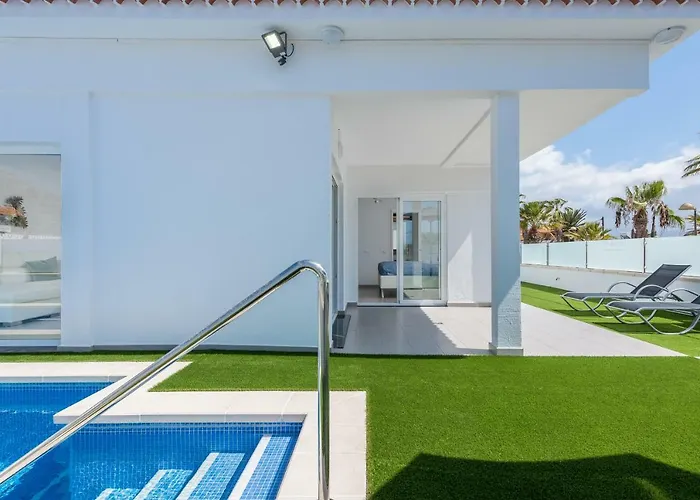 Luxurious 5* - 300m2 - Private Heated Pool - Garage - Wifi 别墅 滨海帕尔姆