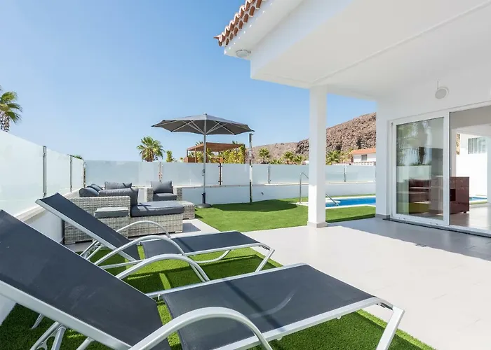 فيلة Luxurious 5* - 300m2 - Private Heated Pool - Garage - Wifi *