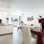 Luxurious 5* - 300m2 - Private Heated Pool - Garage - Wifi * بالم مار