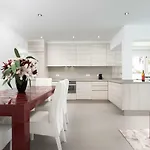Luxurious 5* - 300m2 - Private Heated Pool - Garage - Wifi * بالم مار