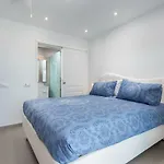 Luxurious 5* - 300m2 - Private Heated Pool - Garage - Wifi *