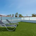 Luxurious 5* - 300m2 - Private Heated Pool - Garage - Wifi فيلة