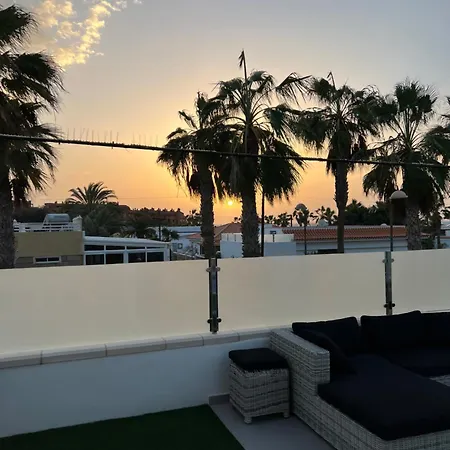 Luxurious 5* - 300m2 - Private Heated Pool - Garage - Wifi Villa