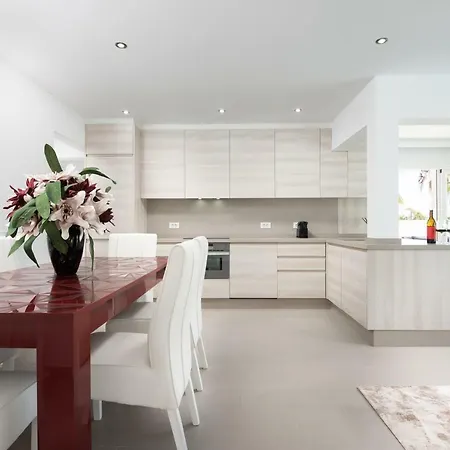Luxurious 5* - 300m2 - Private Heated Pool - Garage - Wifi * Эль-Пальмар