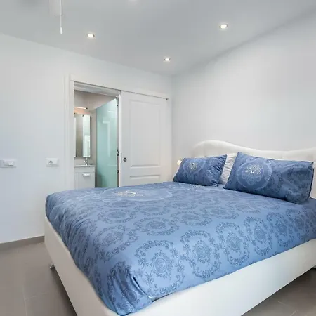 Luxurious 5* - 300m2 - Private Heated Pool - Garage - Wifi *