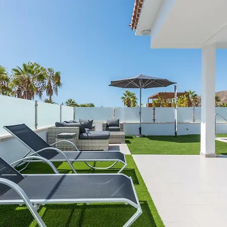 Luxurious 5* - 300m2 - Private Heated Pool - Garage - Wifi Вилла *