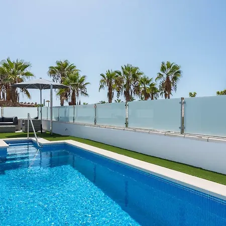 Luxurious 5* - 300m2 - Private Heated Pool - Garage - Wifi