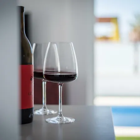 Luxurious 5* - 300m2 - Private Heated Pool - Garage - Wifi *