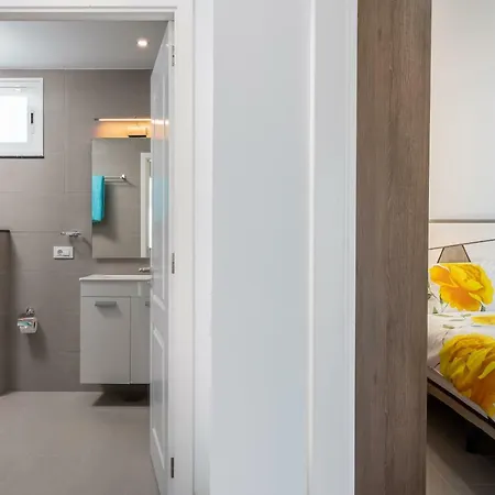 Luxurious 5* - 300m2 - Private Heated Pool - Garage - Wifi