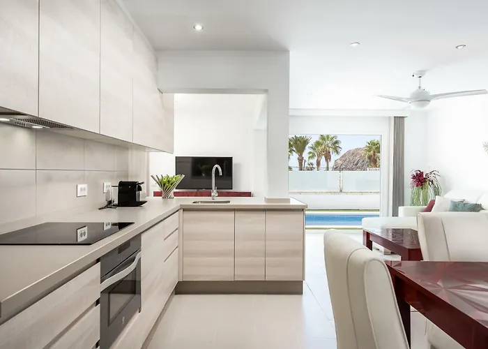 Luxurious 5* - 300m2 - Private Heated Pool - Garage - Wifi Эль-Пальмар