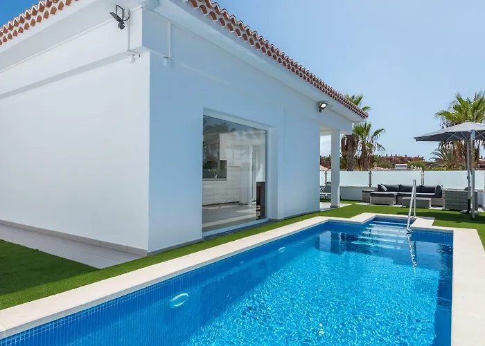 Villa Luxurious 5* - 300m2 - Private Heated Pool - Garage - Wifi