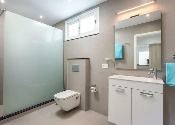 Luxurious 5* - 300m2 - Private Heated Pool - Garage - Wifi