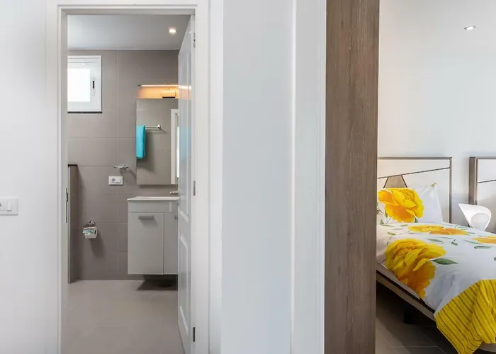 Luxurious 5* - 300m2 - Private Heated Pool - Garage - Wifi