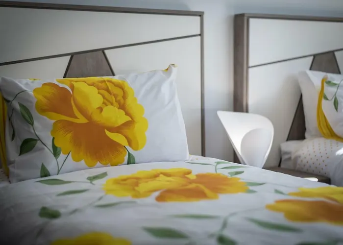 Luxurious 5* - 300m2 - Private Heated Pool - Garage - Wifi *