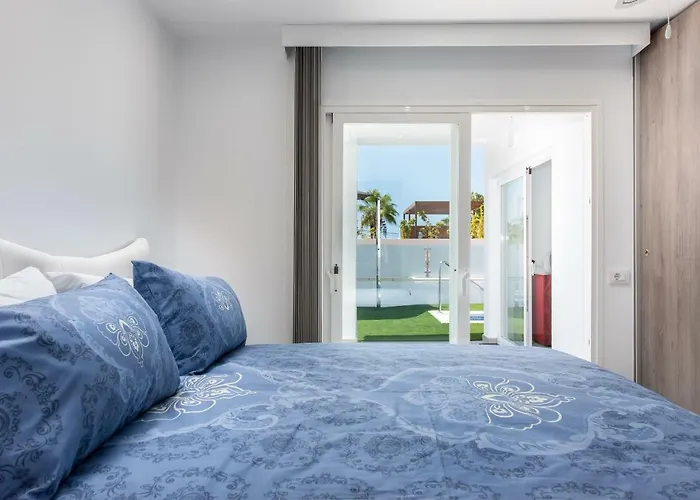 Вилла Luxurious 5* - 300m2 - Private Heated Pool - Garage - Wifi