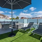 Luxurious 5* - 300m2 - Private Heated Pool - Garage - Wifi * פאלם-מאר