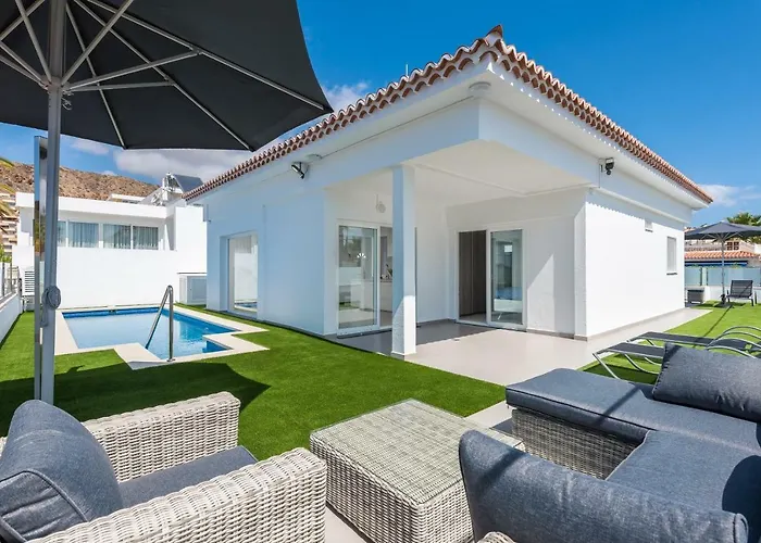 Luxurious 5* - 300m2 - Private Heated Pool - Garage - Wifi Villa