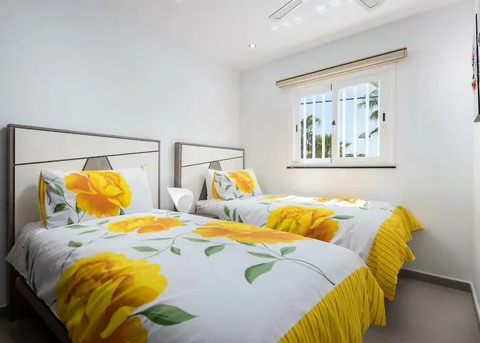 Luxurious 5* - 300m2 - Private Heated Pool - Garage - Wifi Villa *