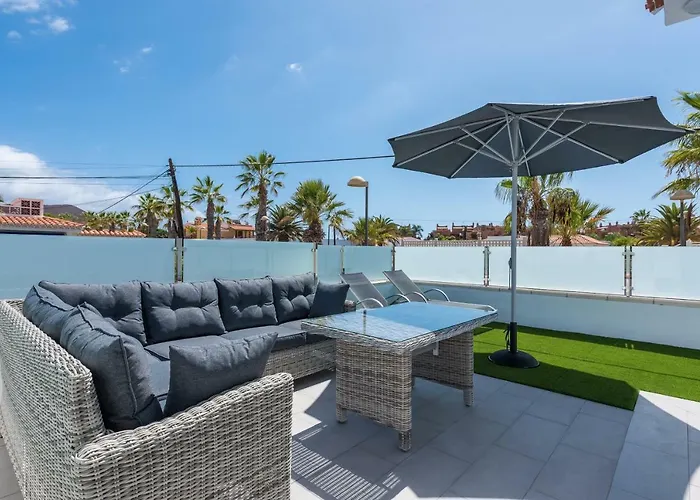 Luxurious 5* - 300m2 - Private Heated Pool - Garage - Wifi